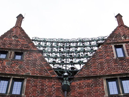 Glockenspiel House