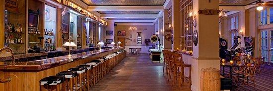 Charlie's Long Bar