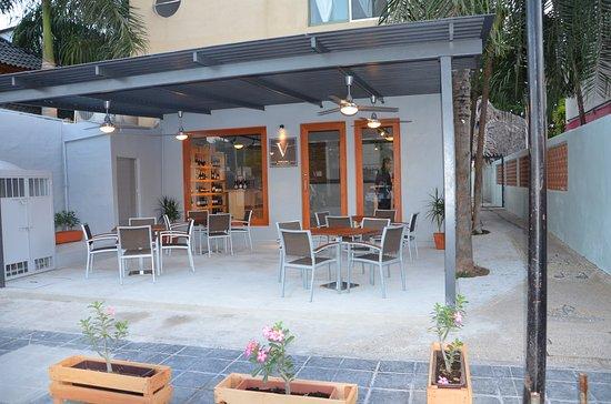 Wine Deli by Valgiani