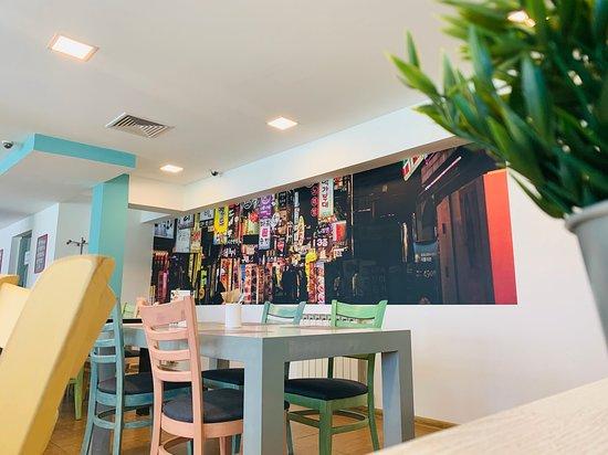 Cup & Roll Center