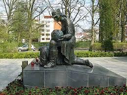 Statue of the Nurse