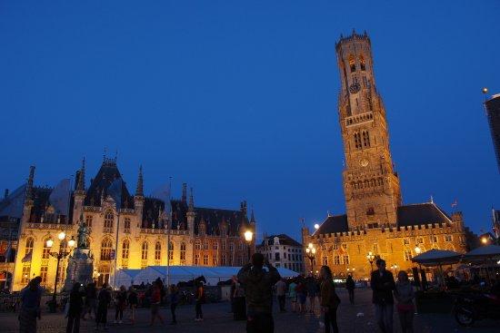 Beffroi et marché