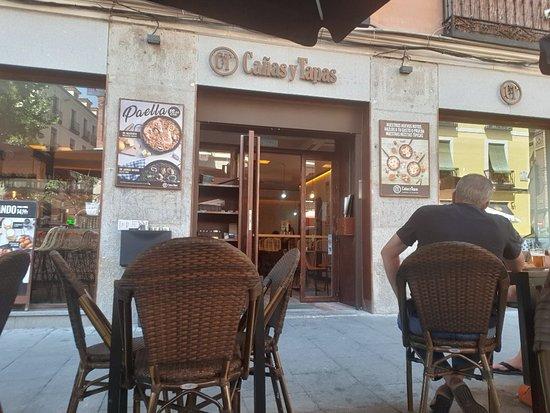 Canas y Tapas