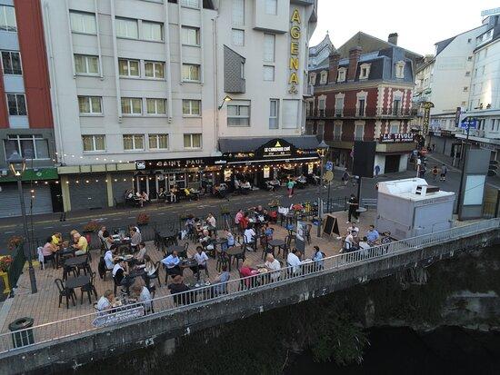 Le Carrefour Cafe