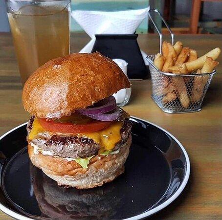 Flamante Burgers & Friends