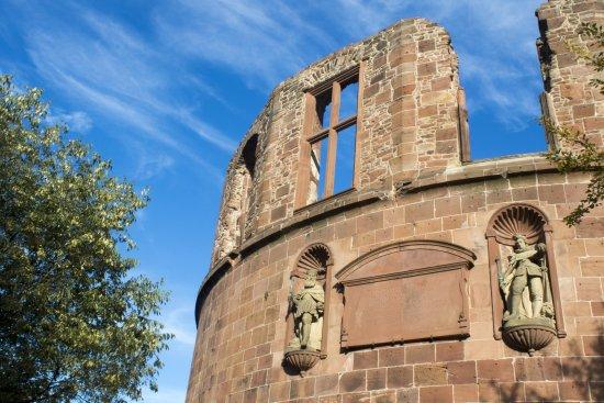 Dicker Turm