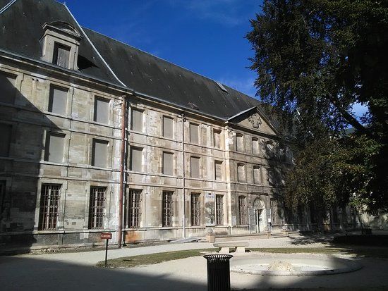 Musee Saint-Loup