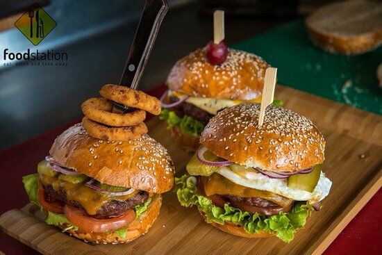 Food Station Mamaia